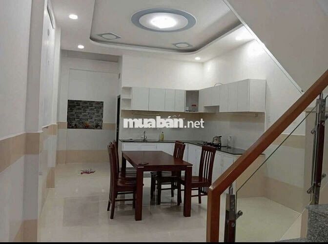 Nhà mới sẵn nội thất ,gần trường gtvt, gần pmqt, di gv gần .