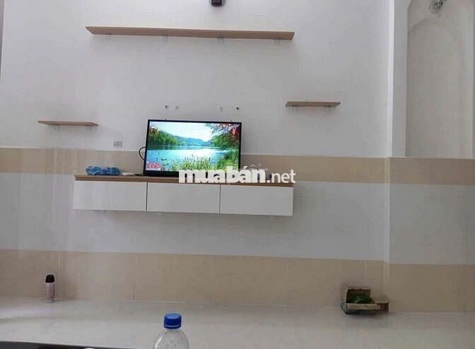 Nhà mới sẵn nội thất ,gần trường gtvt, gần pmqt, di gv gần .