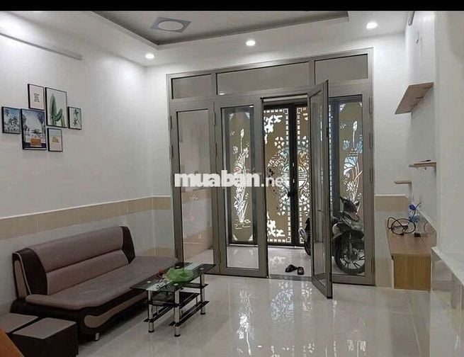 Nhà mới sẵn nội thất ,gần trường gtvt, gần pmqt, di gv gần .