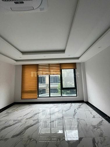 Chính chủ bán 2 căn shophouse hoàn thiện dt 135m giá 16 tỷ Vinhomes GL