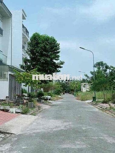 Chính chủ cần bán căn nhà phố KDC13E INTRSCO. (5x20m) - giá siêu hời