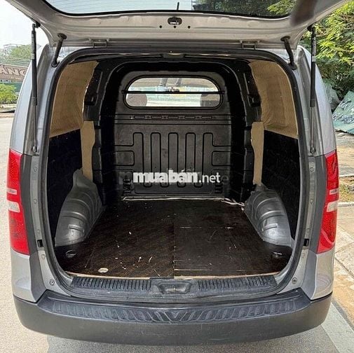 Bán gấp xe tài van 6 chỗ máy dầu Hyundai Starex