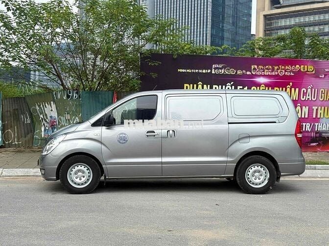 Hyundai Grand Starex 2011 Van 3 chỗ máy dầu AT