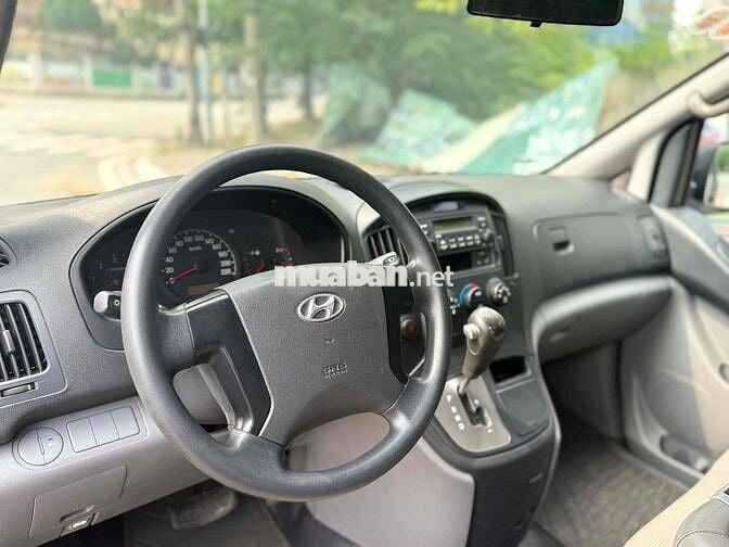 Hyundai Grand Starex 2011 Van 3 chỗ máy dầu AT