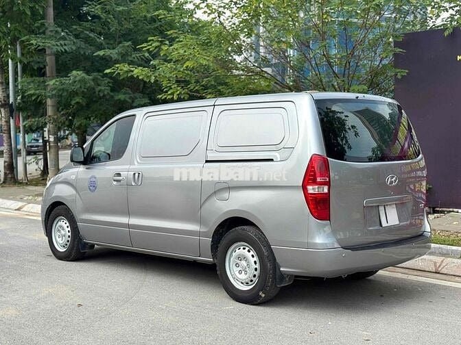 Hyundai Grand Starex 2011 Van 3 chỗ máy dầu AT