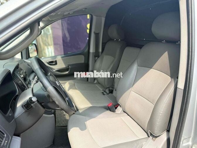 Hyundai Grand Starex 2011 Van 3 chỗ máy dầu AT