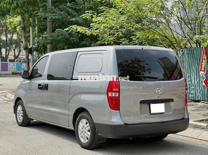 Bán gấp xe tài van 6 chỗ máy dầu Hyundai Starex