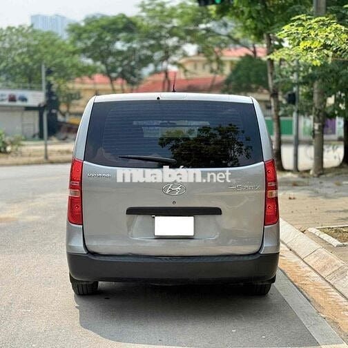 Bán gấp xe tài van 6 chỗ máy dầu Hyundai Starex