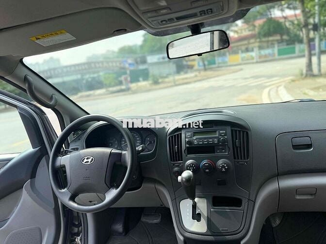 Hyundai Grand Starex 2011 Van 3 chỗ máy dầu AT