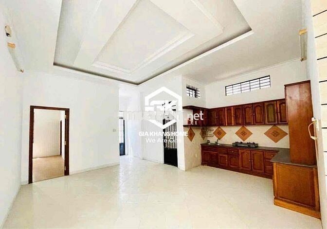 NHÀ SÂN VƯỜN Ở VÀ KINH DOANH SẠCH 4 PHÒNG NGỦ ĐƯỜNG NNHA TRANG CHO THU
