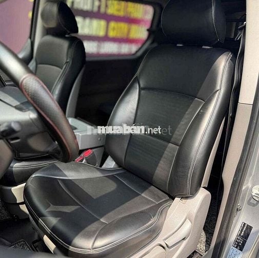 Bán gấp xe tài van 6 chỗ máy dầu Hyundai Starex