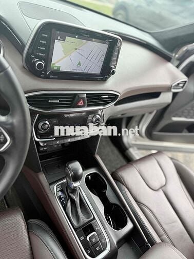 Hyundai Santa Fe 2019 2.4L  AT 4 WD - 63000 km