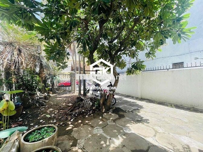 NHÀ SÂN VƯỜN Ở VÀ KINH DOANH SẠCH 4 PHÒNG NGỦ ĐƯỜNG NNHA TRANG CHO THU