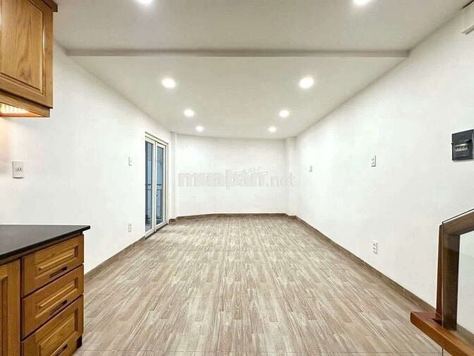 HXH 425/10/9 Huỳnh Văn Bánh xe đậu cổng 5 tầng 3PN chỉ 6 tỷ