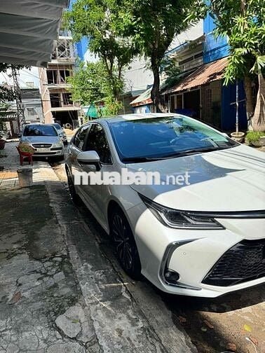 Toyota Corolla Altis 2025 1.8V - 4200 km nhập khâu