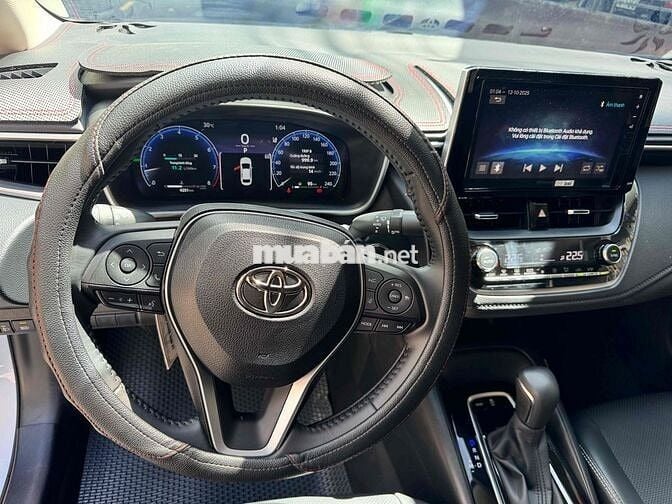 Toyota Corolla Altis 2025 1.8V - 4200 km nhập khâu
