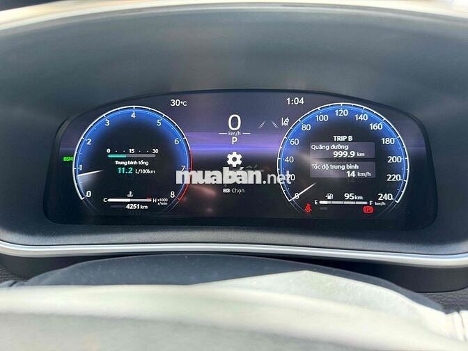 Toyota Corolla Altis 2025 1.8V - 4200 km nhập khâu
