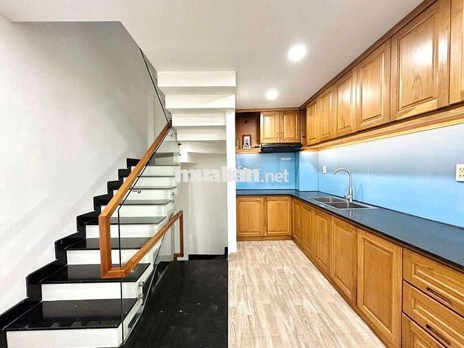 HXH 425/10/9 Huỳnh Văn Bánh xe đậu cổng 5 tầng 3PN chỉ 6 tỷ