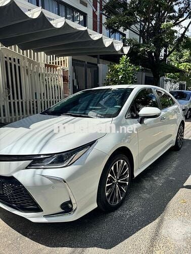 Toyota Corolla Altis 2025 1.8V - 4200 km nhập khâu