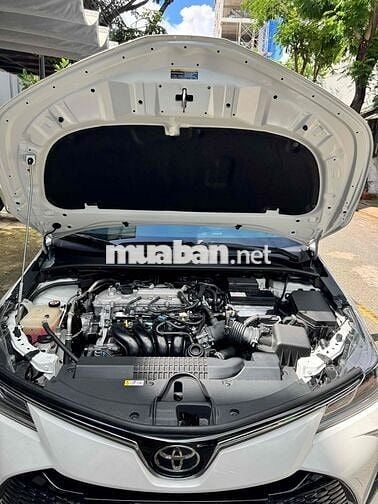 Toyota Corolla Altis 2025 1.8V - 4200 km nhập khâu