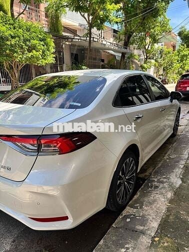 Toyota Corolla Altis 2025 1.8V - 4200 km nhập khâu