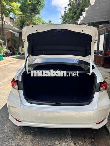 Toyota Corolla Altis 2025 1.8V - 4200 km nhập khâu