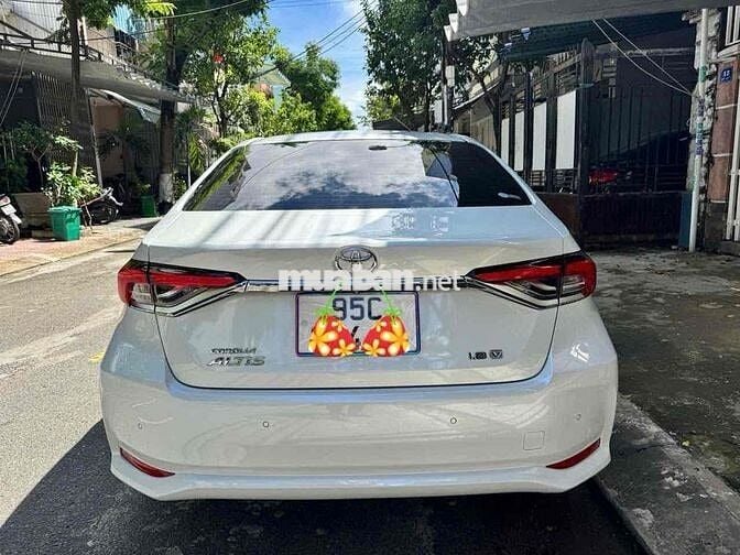 Toyota Corolla Altis 2025 1.8V - 4200 km nhập khâu