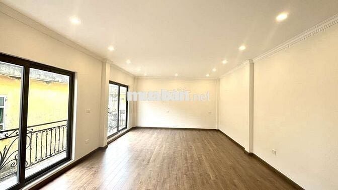 Bán nhà Thạch Bàn gần siêu thị Aeon Long Biên 60m, ô tô vào nhà,