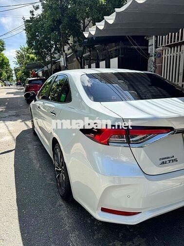 Toyota Corolla Altis 2025 1.8V - 4200 km nhập khâu