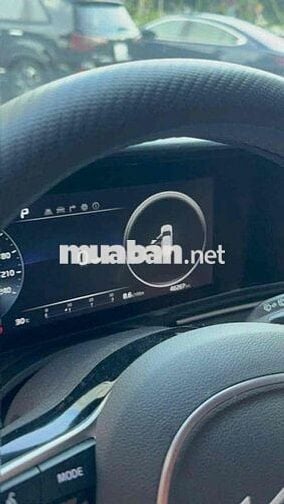 Kia Carnival 2022 2.2D Luxury 8 chỗ - 6 km