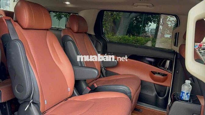 Kia Carnival 2022 2.2D Luxury 8 chỗ - 6 km