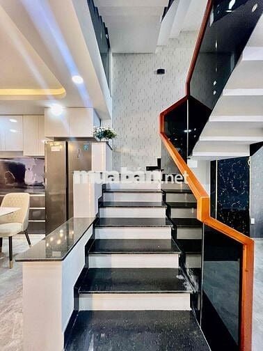 Nhà Mới Xây DT 260m2 1Trệt 1Lửng 3Lầu 4Pn 5Wc Sân Thượng Sẳn Máy Lạnh