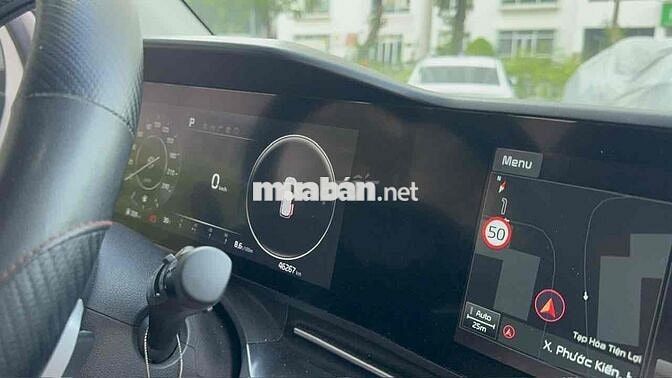Kia Carnival 2022 2.2D Luxury 8 chỗ - 6 km