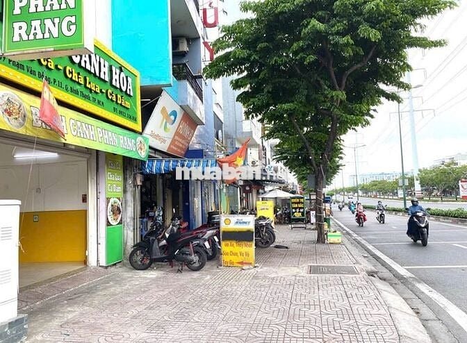 Mặt Tiền Phạm Văn Đồng 60m2 Riêng Biệt Gần Phan Văn Trị Có Vỉa Hè Rộng