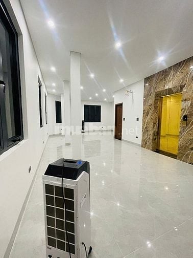 Bán tòa nhà văn phòng Lĩnh Nam, Dt 70m2, 6t, mt 15m, ô tô tránh vỉa hè