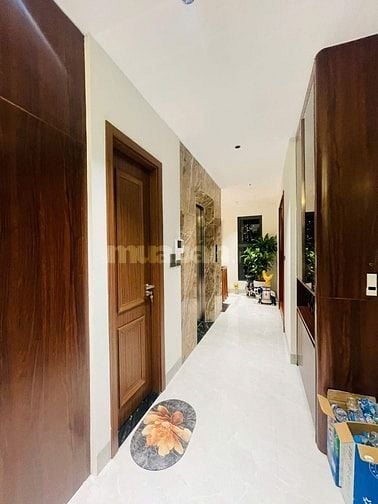 Bán tòa nhà văn phòng Lĩnh Nam, Dt 70m2, 6t, mt 15m, ô tô tránh vỉa hè