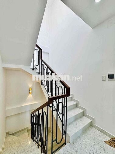 ✈️ NHÀ 2 LẦU CỰC ĐẸP KHU VIP – 15P RA NHÀ GA T3