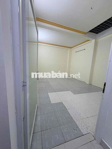 Mặt bằng kinh doanh 929 Âu Cơ, 4.3 * 22m, 1 trệt 2 tầng