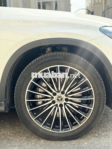Mercedes Benz GLC Class 2023 - 8999 km mới nhất