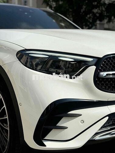 Mercedes Benz GLC Class 2023 - 8999 km mới nhất