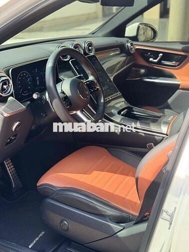 Mercedes Benz GLC Class 2023 - 8999 km mới nhất