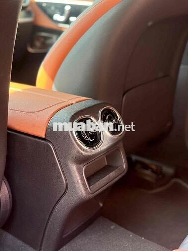 Mercedes Benz GLC Class 2023 - 8999 km mới nhất