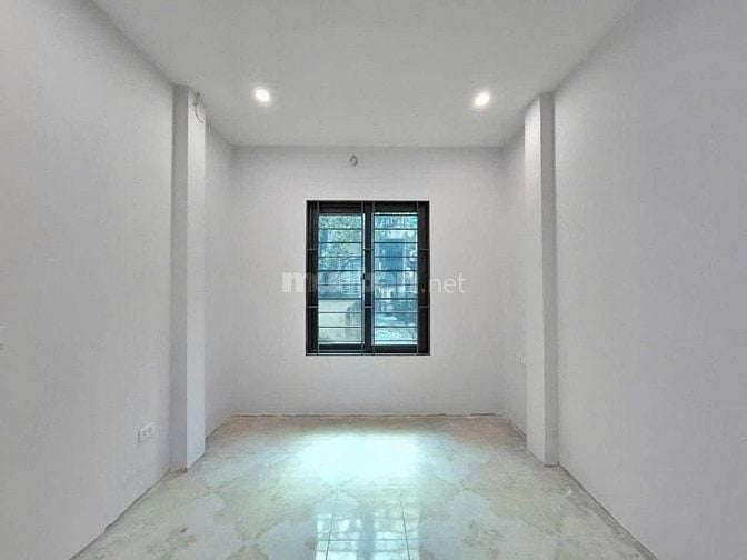 Nhà mới đẹp, Ngõ TO như phố, 2 Ô tô tránh nhau, Nhà 2 thoáng, Gần Phố