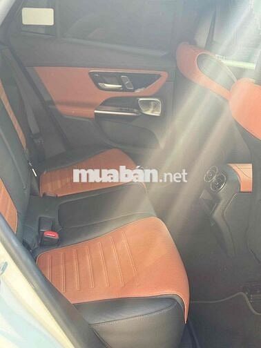 Mercedes Benz GLC Class 2023 - 8999 km mới nhất