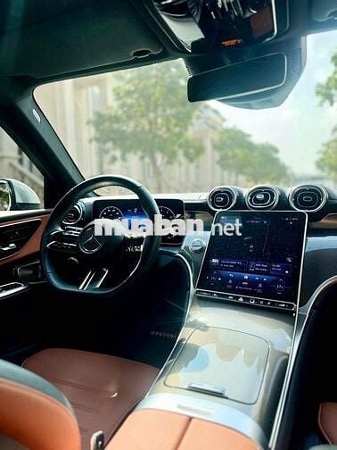 Mercedes Benz GLC Class 2023 - 8999 km mới nhất
