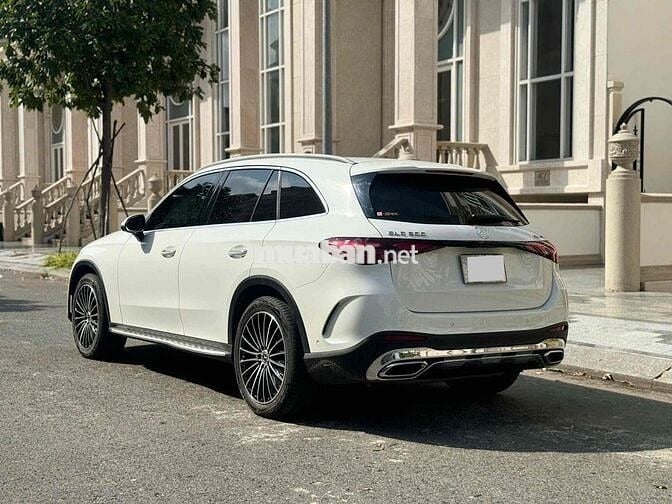 Mercedes Benz GLC Class 2023 - 8999 km mới nhất