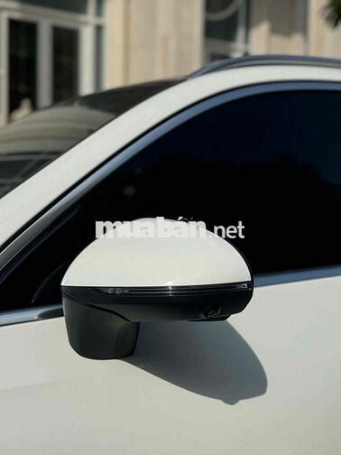 Mercedes Benz GLC Class 2023 - 8999 km mới nhất