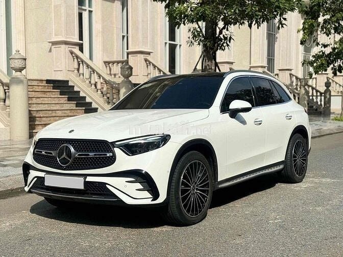 Mercedes Benz GLC Class 2023 - 8999 km mới nhất