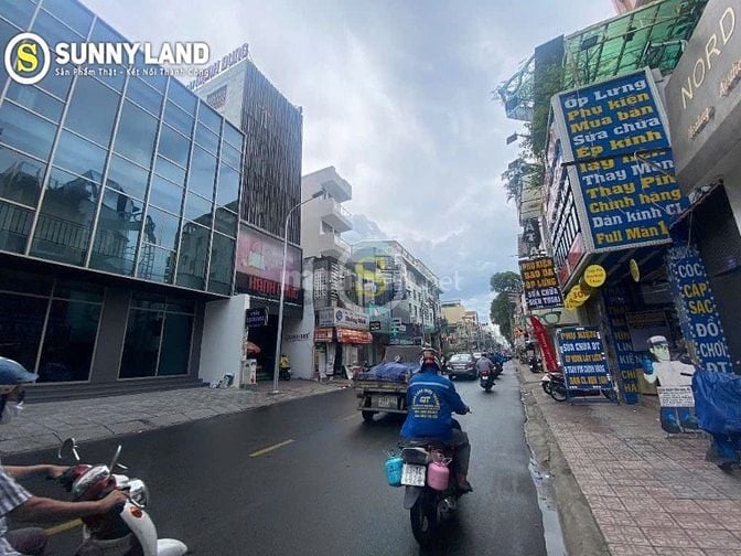 Cho thuê Toà nhà 1.800m2 Ngã Tư Trần HUY LIỆU, PHÚ NHUẬN giá 450 TRIỆU