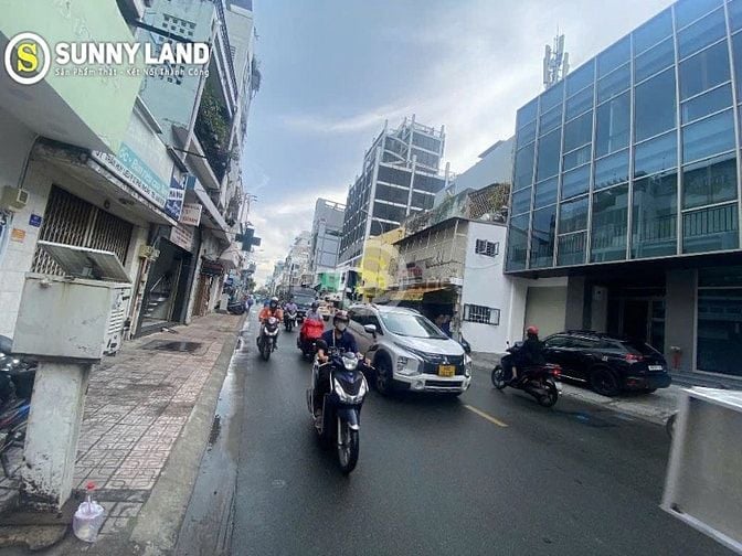 Cho thuê Toà nhà 1.800m2 Ngã Tư Trần HUY LIỆU, PHÚ NHUẬN giá 450 TRIỆU